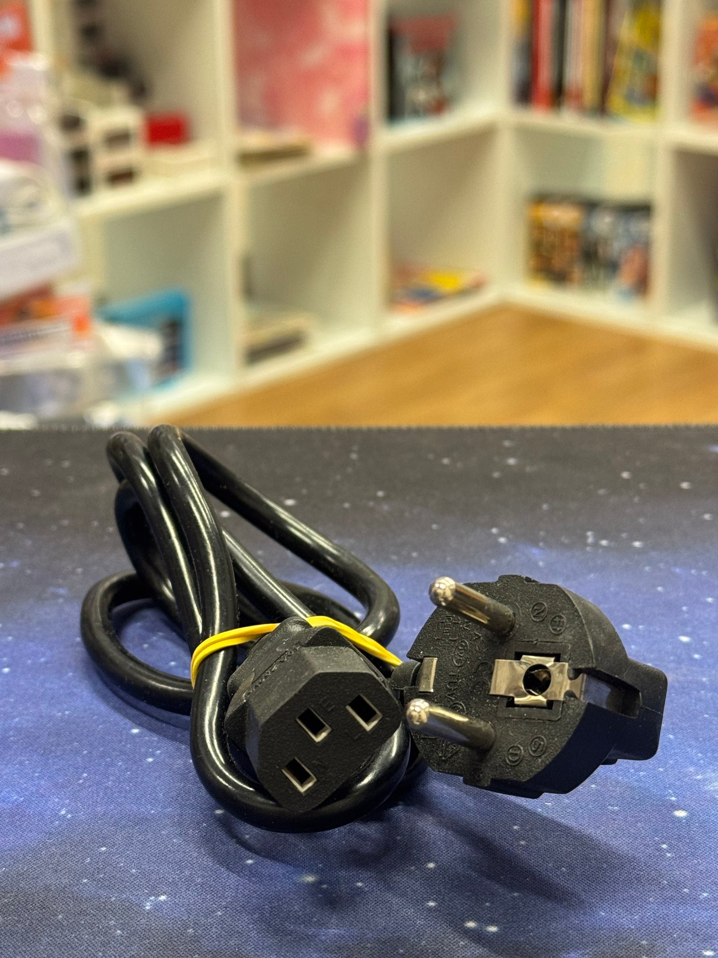 Playstation 4 Pro Stromkabel (Produkt kann vom Bild abweichen)