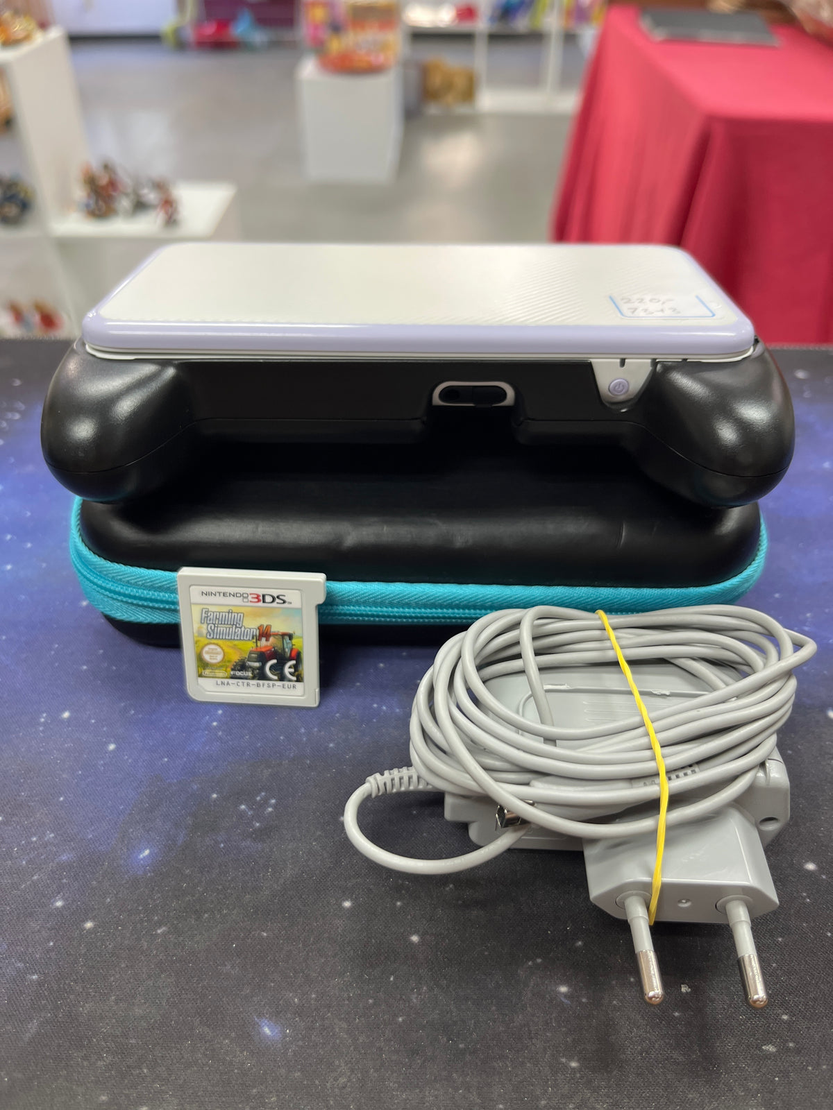 Nintendo 2DS XL Weiß/Lavendel (inkl. Spiel)